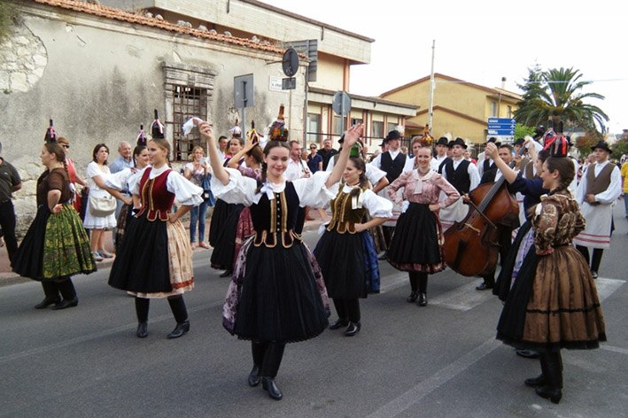 IttiriFolkFesta2015Ungheresiconbottiglia2014.jpg