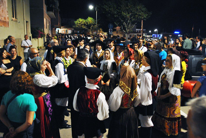 GruppofolkQuartuSantElena2015
